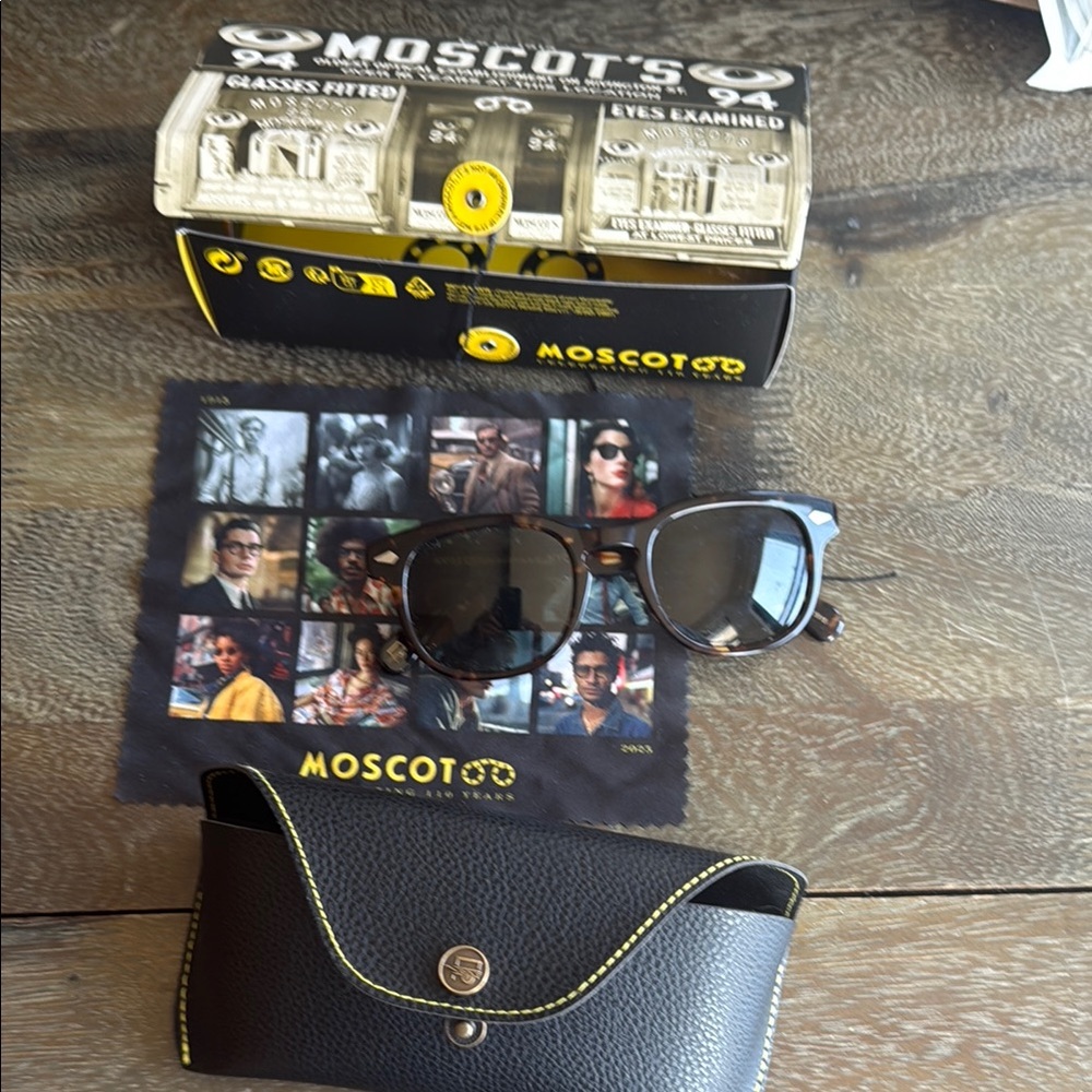 Moscot Tortoise Gelt Sunglasses with Case